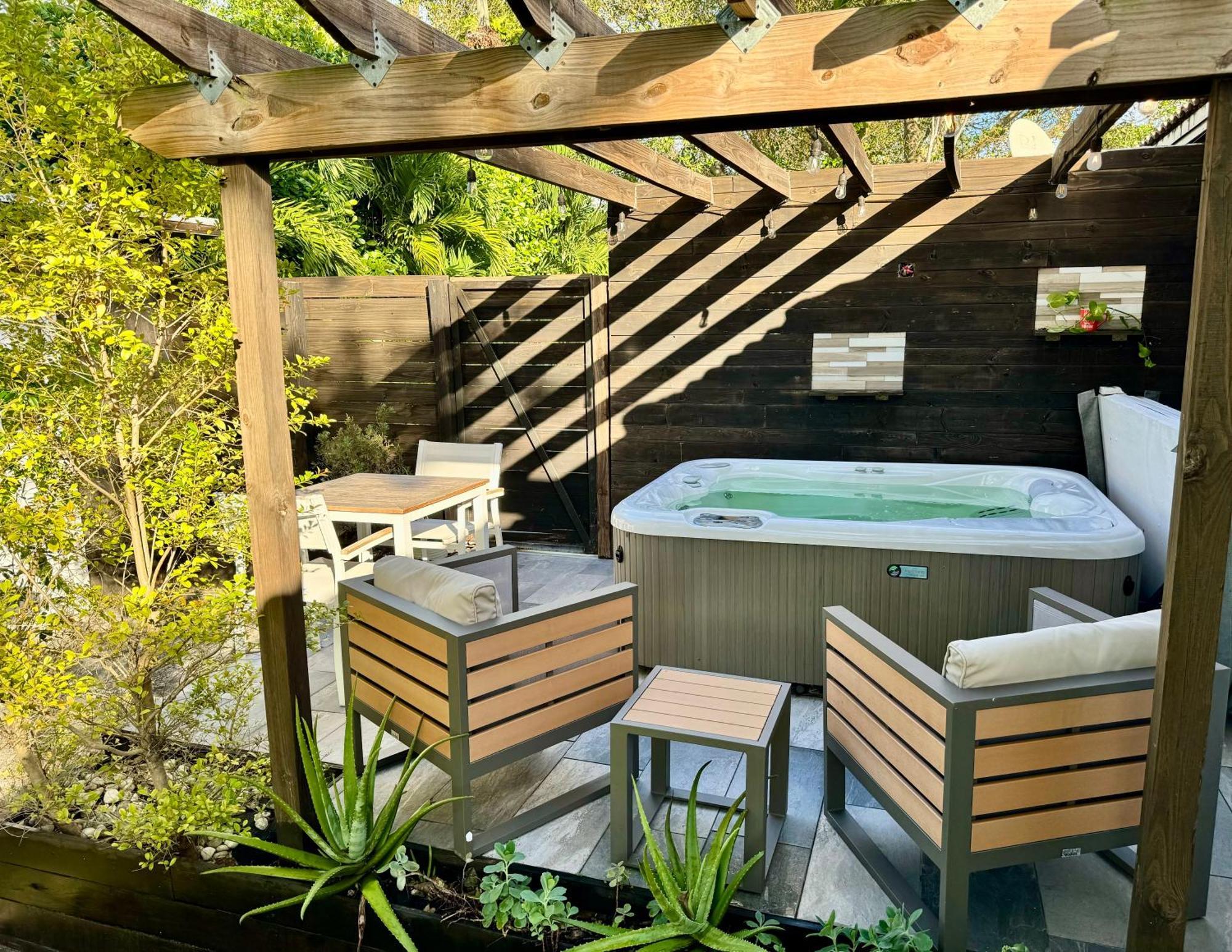 Hot Tub House On Golf Course! 10 Mins To The Beach 迈阿密 外观 照片